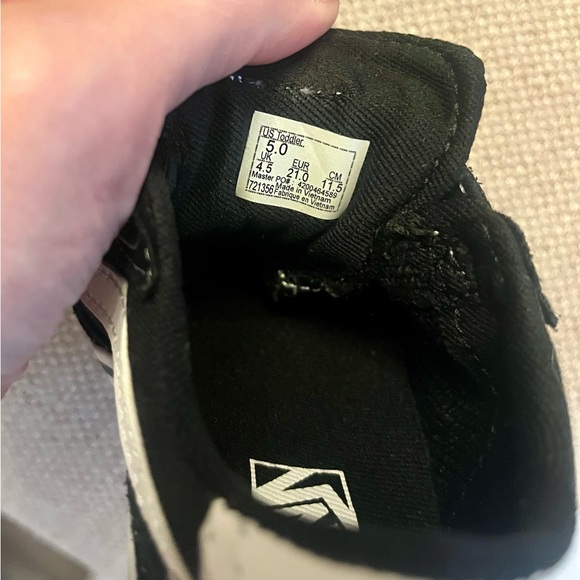 Vans Toddler Black and White Velcro Sneakers - Picture 5 of 5